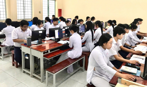 Giờ thực hành môn tin học của học sinh Trường THPT Nguyễn Hùng Sơn.