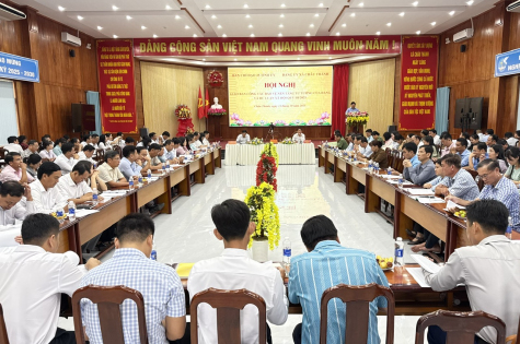 Hội nghị giao ban giữa Ban Tuyên giáo và Dân vận Tỉnh uỷ An Giang với đảng uỷ các xã, phường, đặc khu về công tác bảo vệ nền tảng tư tưởng của Đảng. Ảnh: MT