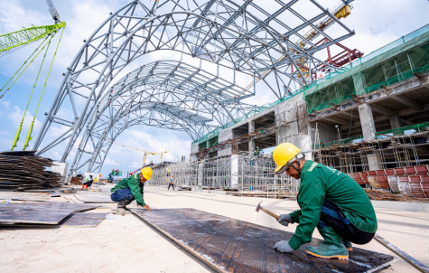 Công nhân thi công dự án Trung tâm Hội nghị APEC 2027 tại đặc khu Phú Quốc. Ảnh. Tây Hồ