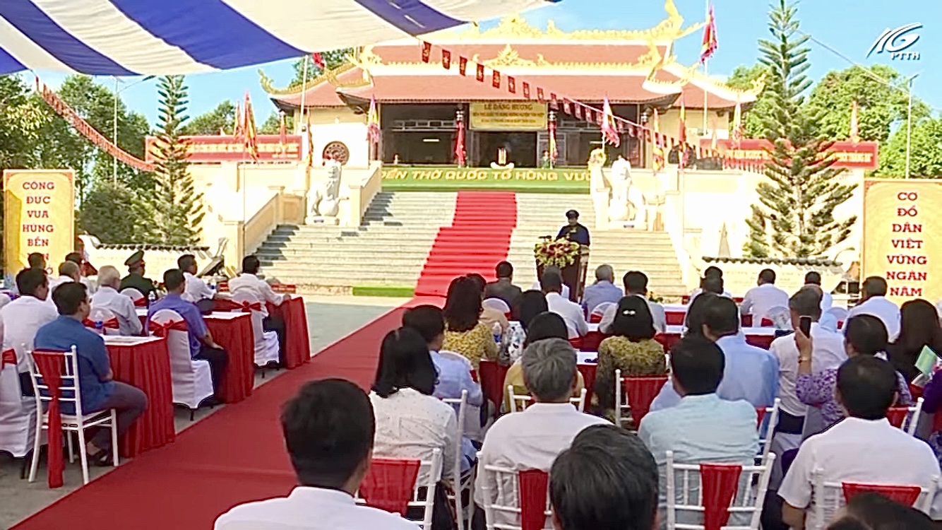 Lễ đón bằng UNESCO công nhận “Tín ngưỡng thờ cúng Hùng Vương ở Phú Thọ” là di sản văn hóa phi vật thể đại diện của nhân loại và Khai mạc Lễ hội Đền Hùng năm Quý Tỵ - 2013 (ảnh: Internet)