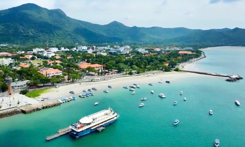 Một góc Côn Đảo nhìn từ trên cao. Ảnh: Báo Pháp luật Việt Nam