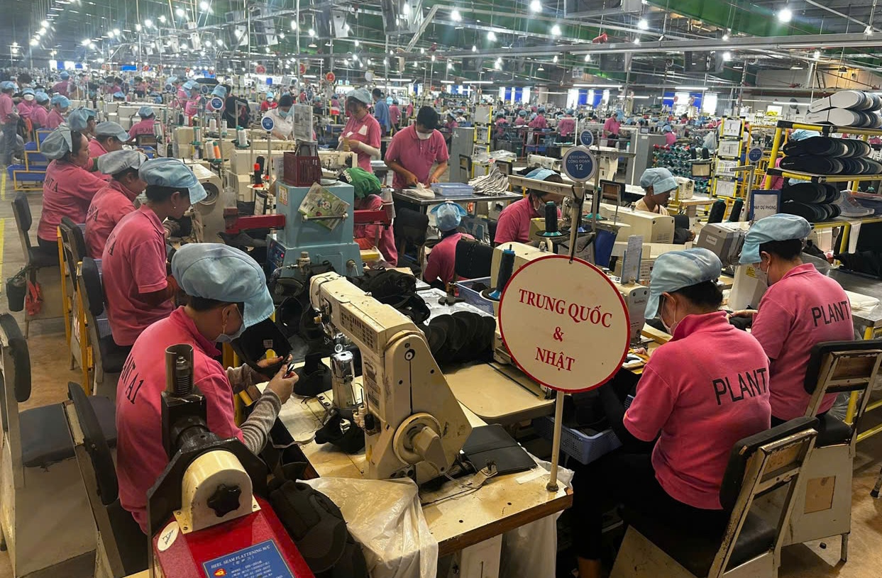 Sản xuất hàng xuất khẩu tại Khu Công nghiệp Thạnh Lộc, tỉnh An Giang.