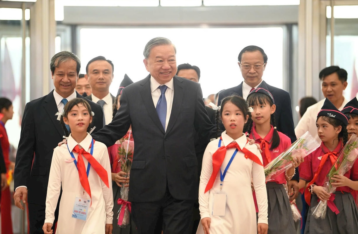 Tổng Bí thư Tô Lâm tới dự Lễ kỷ niệm 80 năm truyền thống ngành Giáo dục và khai giảng năm học 2025-2026. Ảnh: TL
