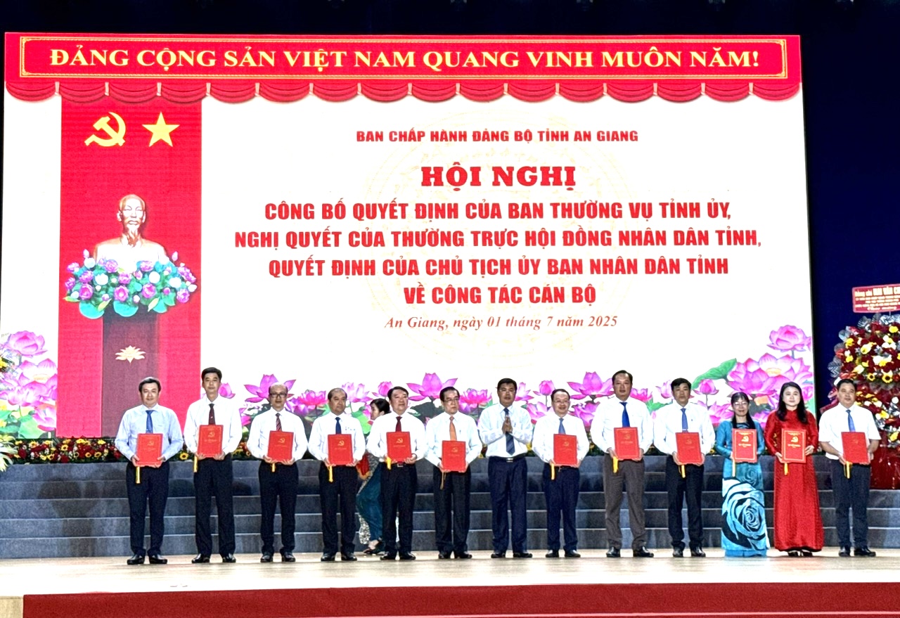 Tỉnh uỷ An Giang tổ chức Hội nghị công bố các quyết định về công tác cán bộ. Ảnh: MT