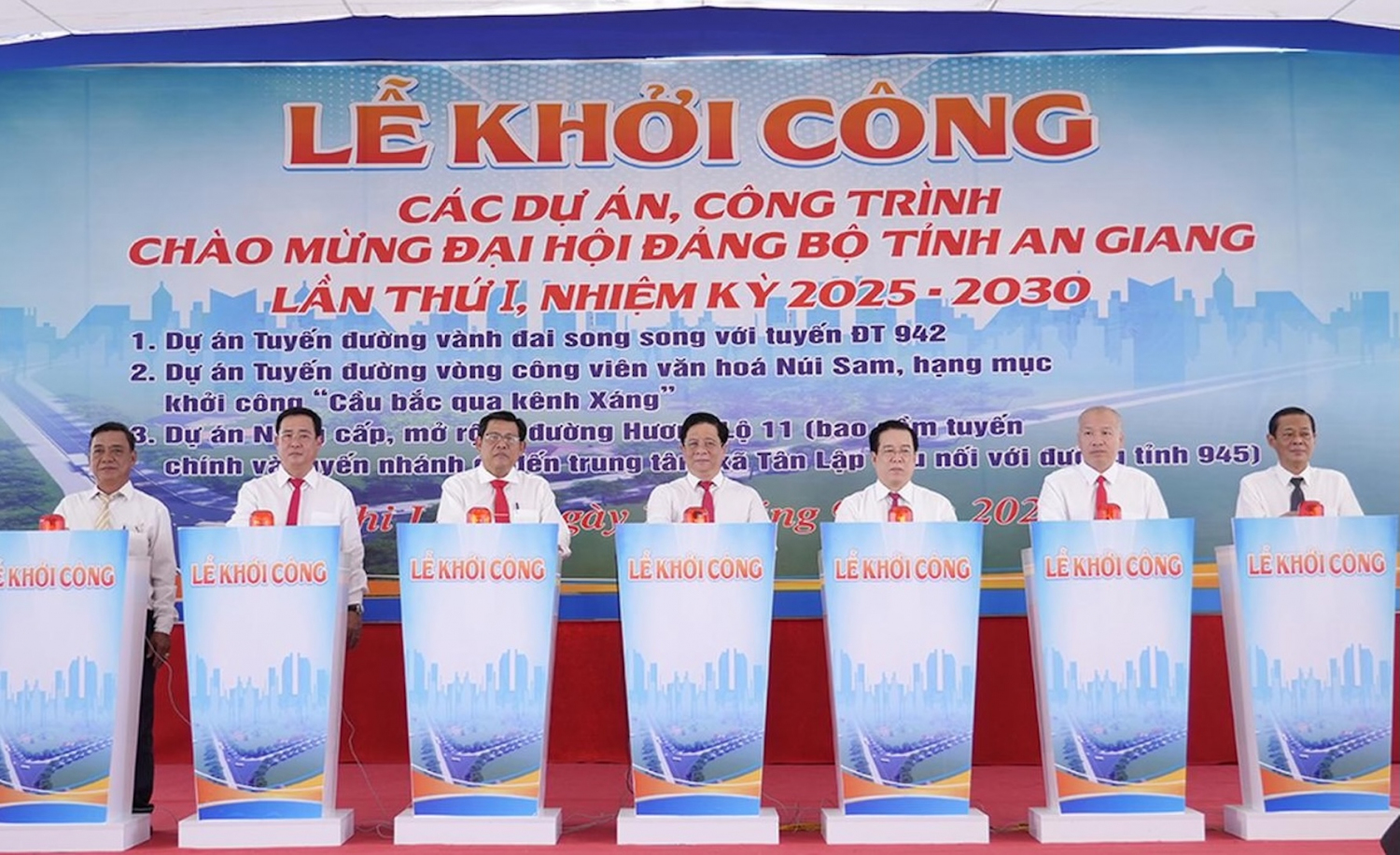 Lễ khởi công các công trình, dự án chào mừng Đại hội đại biểu Đảng bộ tỉnh An Giang lần thứ I, nhiệm kỳ 2025-2030. Ảnh: AGO