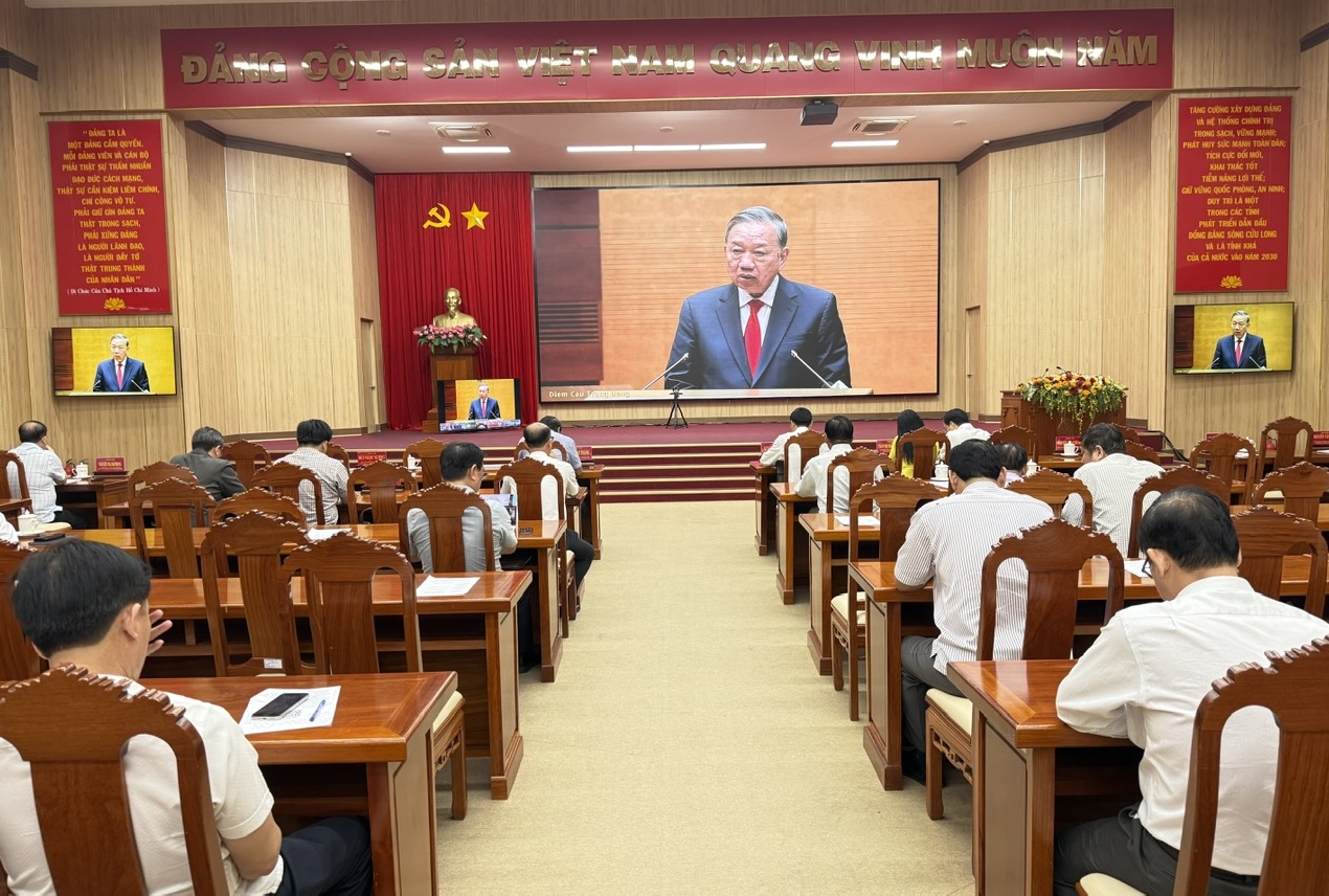 Hội nghị toàn quốc nghiên cứu, học tập, quán triệt và triển khai thực hiện Nghị quyết Đại hội XIV của Đảng; điểm cầu Tỉnh uỷ An Giang. Ảnh: MT