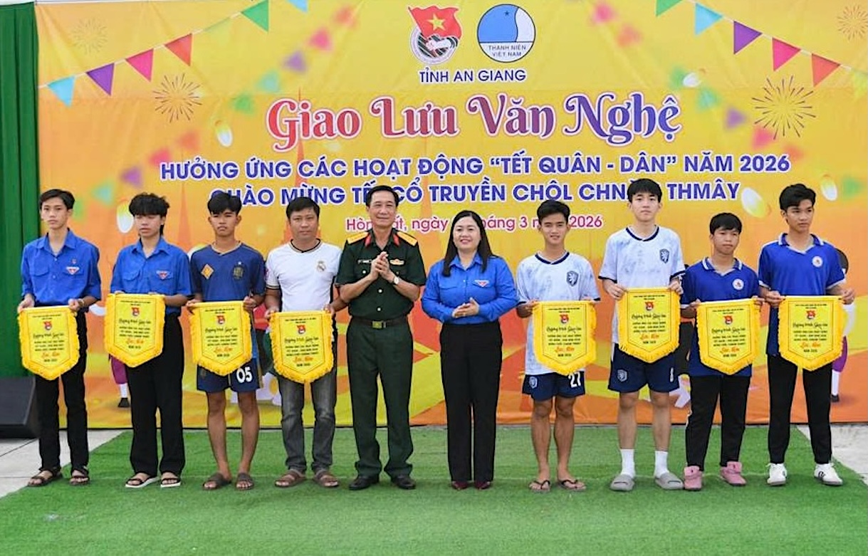 Năm 2026, An Giang tổ chức tốt các hoạt động “Tết Quân - Dân” chào mừng Tết cổ truyền Chôl Chnăm Thmây của đồng bào dân tộc Khmer trên địa bàn xã Hòn Đất.