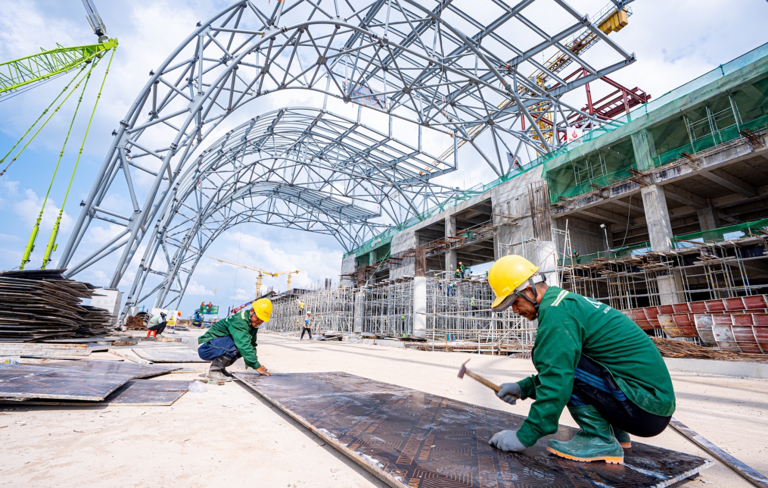 Công nhân thi công dự án Trung tâm Hội nghị APEC 2027 tại đặc khu Phú Quốc. Ảnh. Tây Hồ