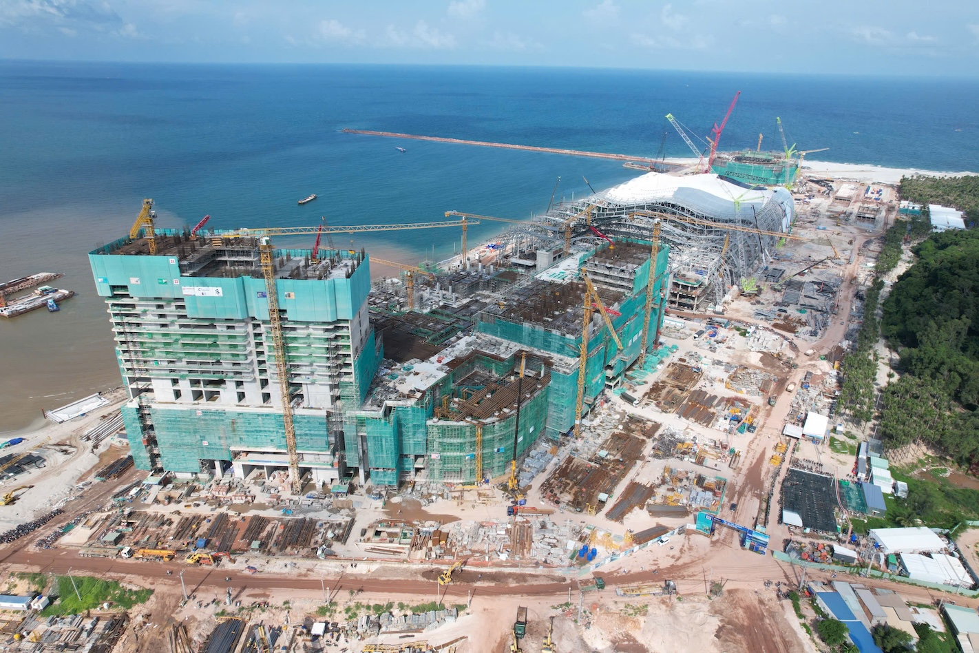 Thi công dự án Trung tâm Hội nghị APEC 2027 tại đặc khu Phú Quốc. Ảnh. Tây Hồ